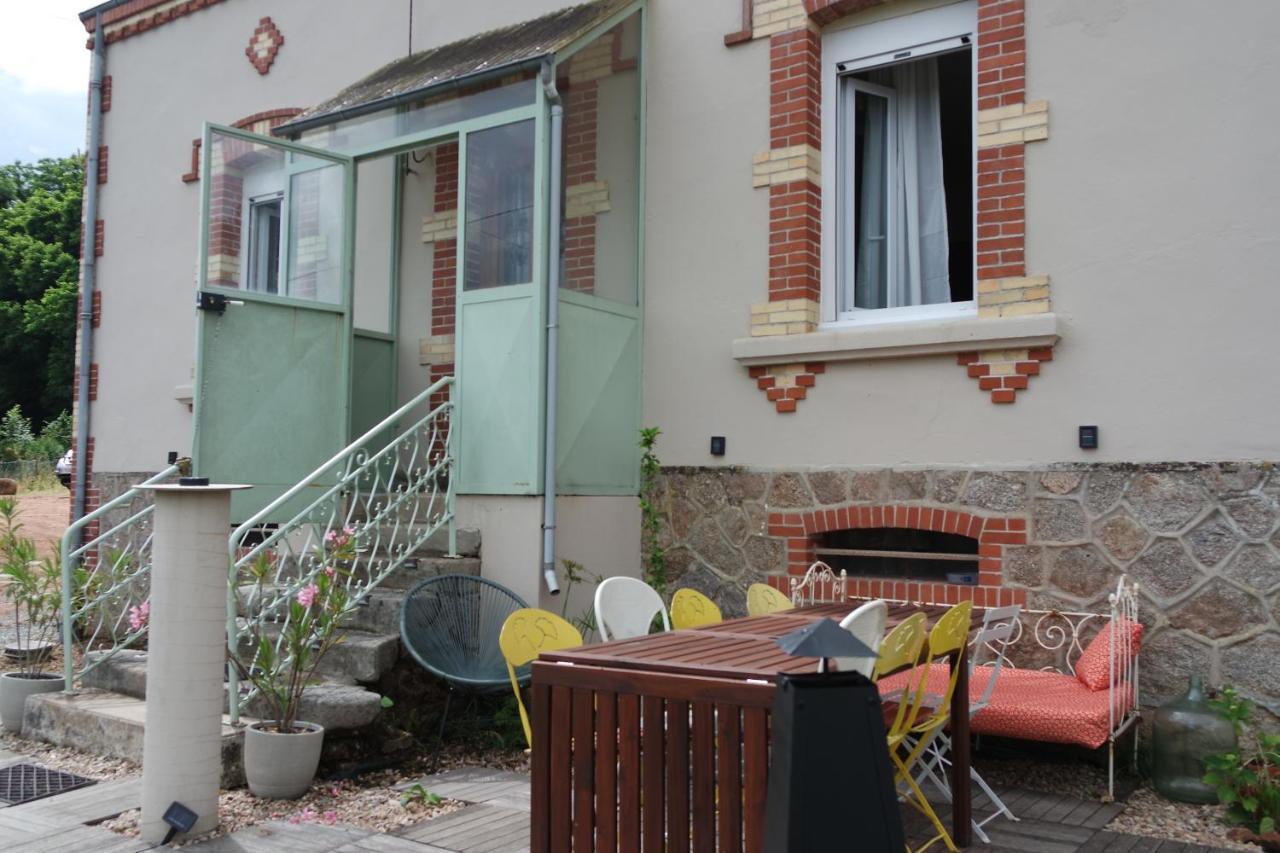 Domaine du pavillon Gîte 15 personnes Issy-l'Eveque Extérieur photo