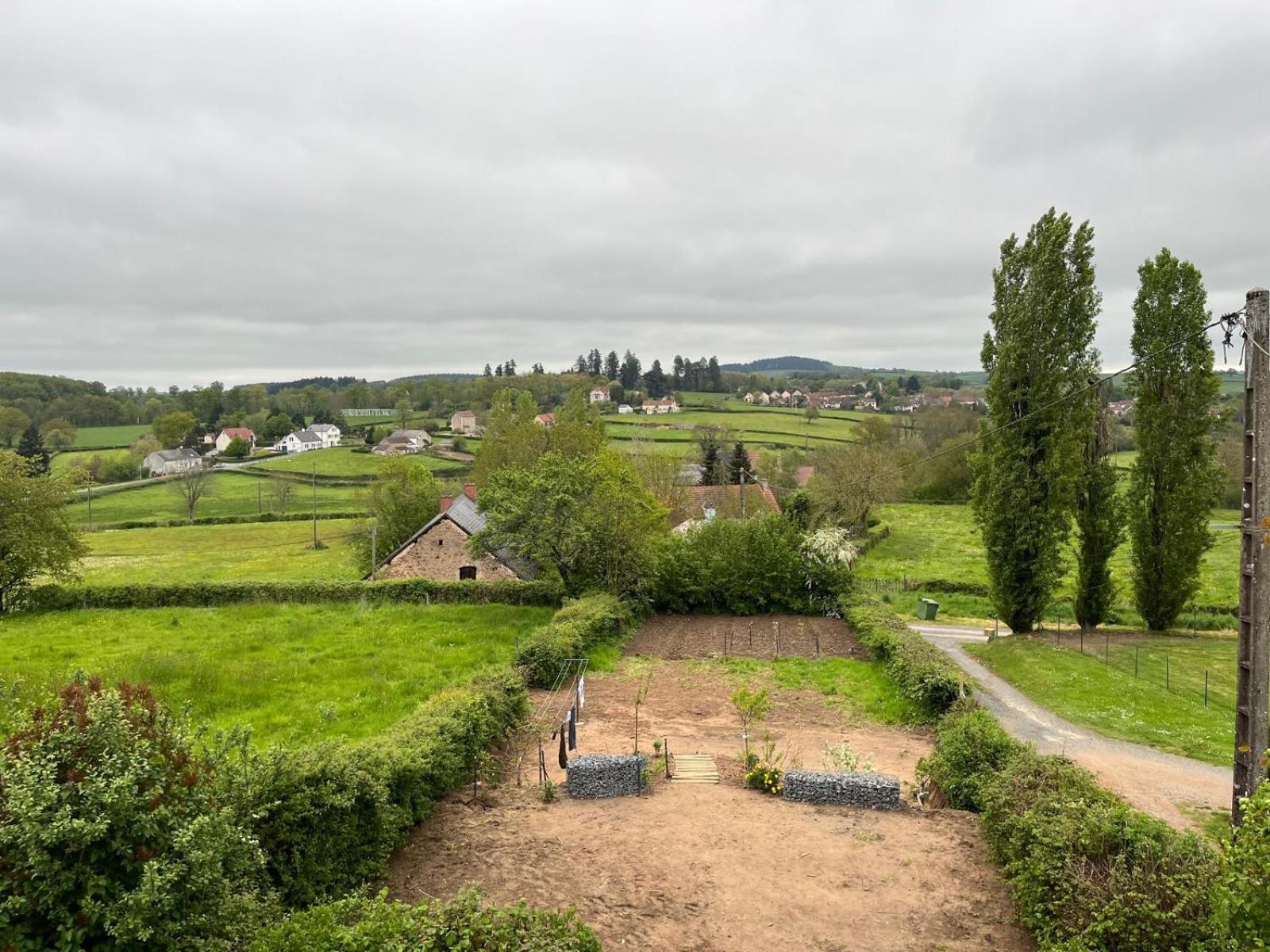 Domaine du pavillon Gîte 15 personnes Issy-l'Eveque Extérieur photo