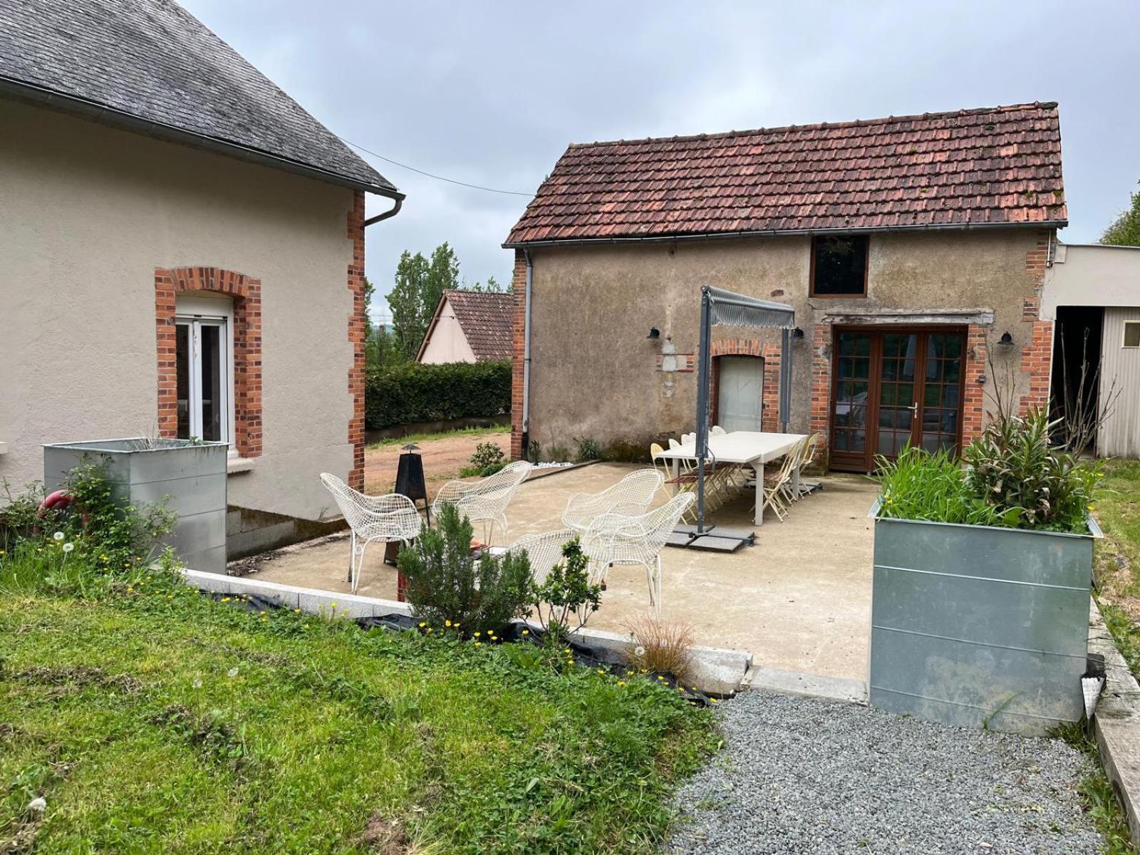 Domaine du pavillon Gîte 15 personnes Issy-l'Eveque Extérieur photo